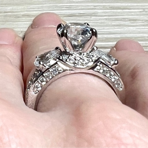 Vintage Designer Sterling Silver Cubic Zirconia Gemstone Cocktail Ring, Size 8 - Picture 12 of 13